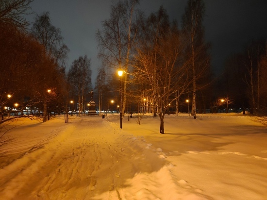 Новые фонари осветили набережную и сквер Петрозаводска