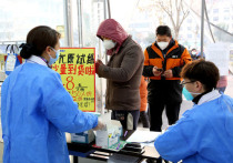 Всплеск инфекции COVID в Китае ставит под сомнение окончание глобальной чрезвычайной ситуации с коронавирусом, утверждают специалисты ВОЗ