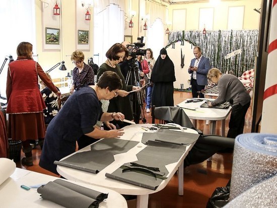 На базе ДК «Исток» в Серпухове открылся волонтерский цех по изготовлению носилок и одежды для участников СВО