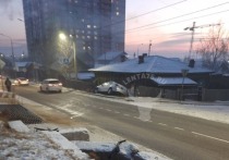 В Чите на улице Геодезической 21 декабря Hyundai Solaris снёс забор