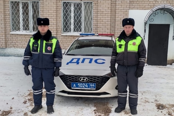 Костромские полицейские не дали замерзнуть незадачливым сибирякам