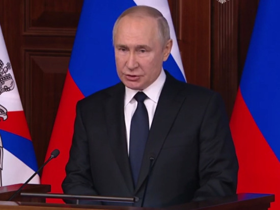 Путин призвал Минобороны внимательно отнестись к критике в свой адрес