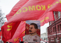 Церемонией возложения цветов по традиции отметили день рождения Иосифа Сталина российские коммунисты