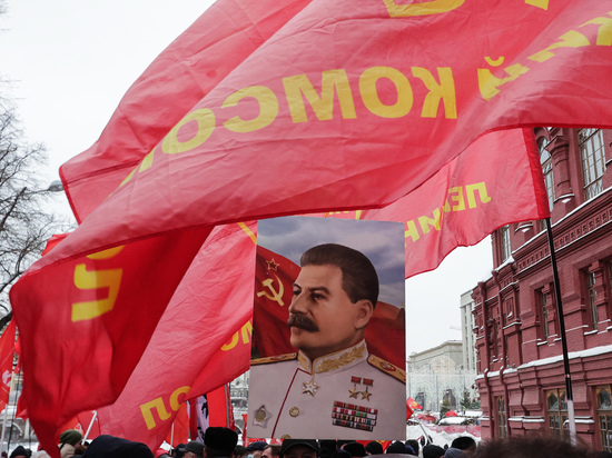 Зюганов нарушил многолетний обычай и не пришел на могилу Сталина