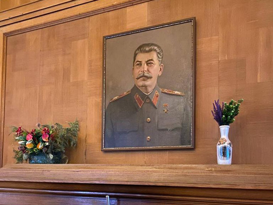 На даче Сталина дегустируют вина и справляют дни рождения