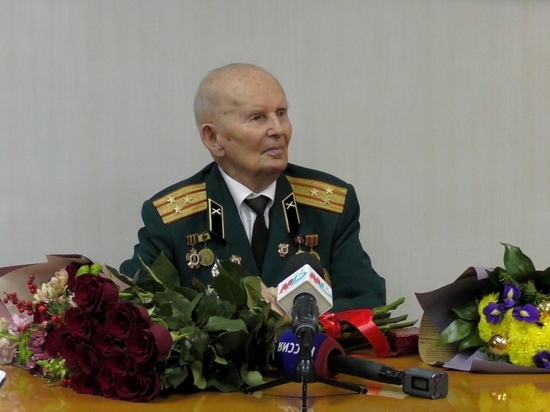 В Волгограде поздравили ветерана Великой Отечественной войны с 96-летием