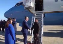 В интернете появились видеокадры прибытия президента Украины Владимира Зеленского в столицу США Вашингтон