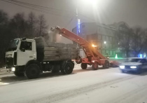 За минувшую ночь с улиц Барнаула вывезли более шести тысяч кубометров снега