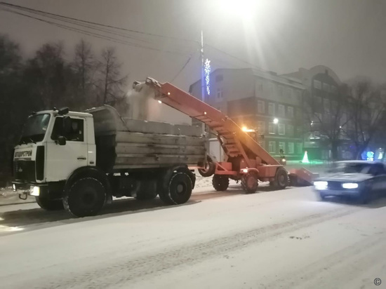 Более шести тысяч кубометров снега вывезли за ночь с улиц Барнаула
