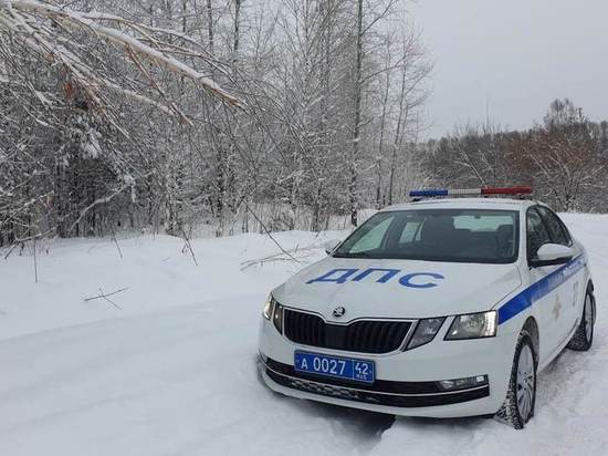 Снегопад, метели: кузбассовцев поджидает опасность на дорогах