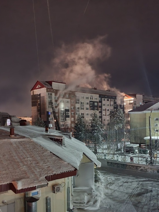 В Ноябрьске при пожаре в многоэтажке пострадал человек