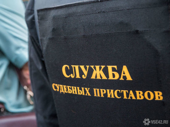 Не пропустили через КПП: сотрудницу кузбасского торгового предприятия незаконно отстранили от работы