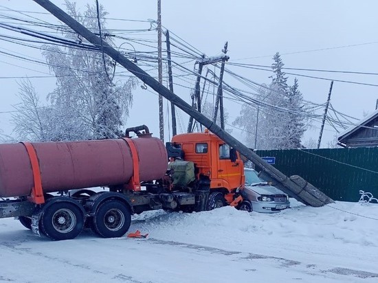 В Якутии из-за ДТП без электроэнергии остались 1400 жителей села Усть-Мая