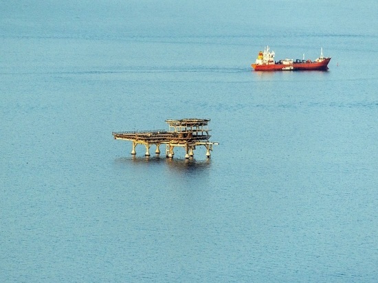 Акваторию Таманского залива очистили от разлившегося мазута