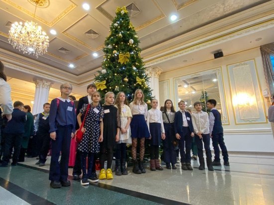 1000 четвероклассников побывали на елке мэра Красноярска