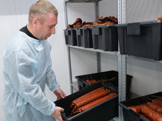 В Тазовском начали производить натуральную колбасу и авторские копченые ребрышки