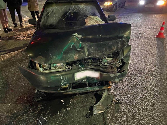 В Ижевске 2 человека пострадали в ДТП вечером 21 декабря