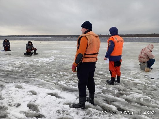 Спасатели в Ленобласти вышли на поиски любителей зимней рыбалки
