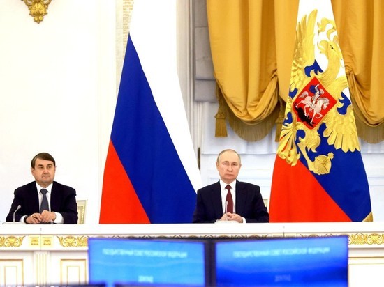 Путин сообщил членам Госсовета об отмене новогоднего приема в Кремле