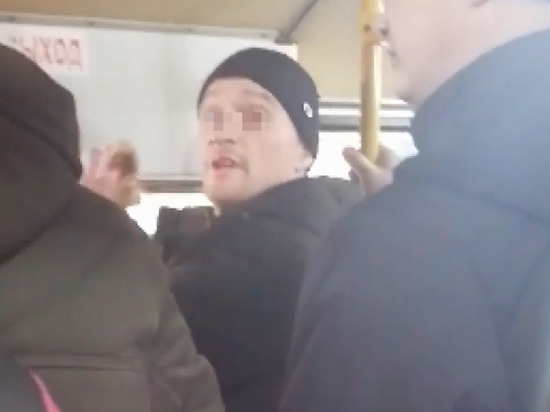 Пассажиры устроили драку в салоне автобуса №203 в Новосибирске