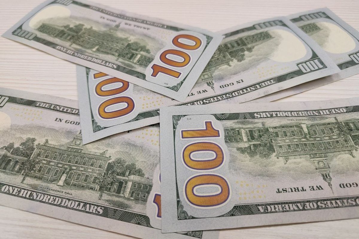 Доллар евро биржа. Доллары в рубли. Евро. 72 Рубля.