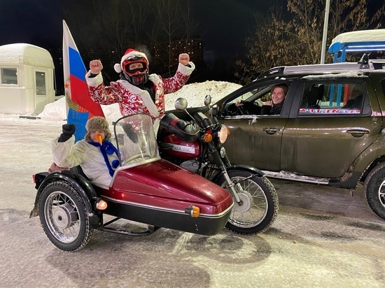 Байкеры в новогодних костюмах поздравили жителей Железнодорожного