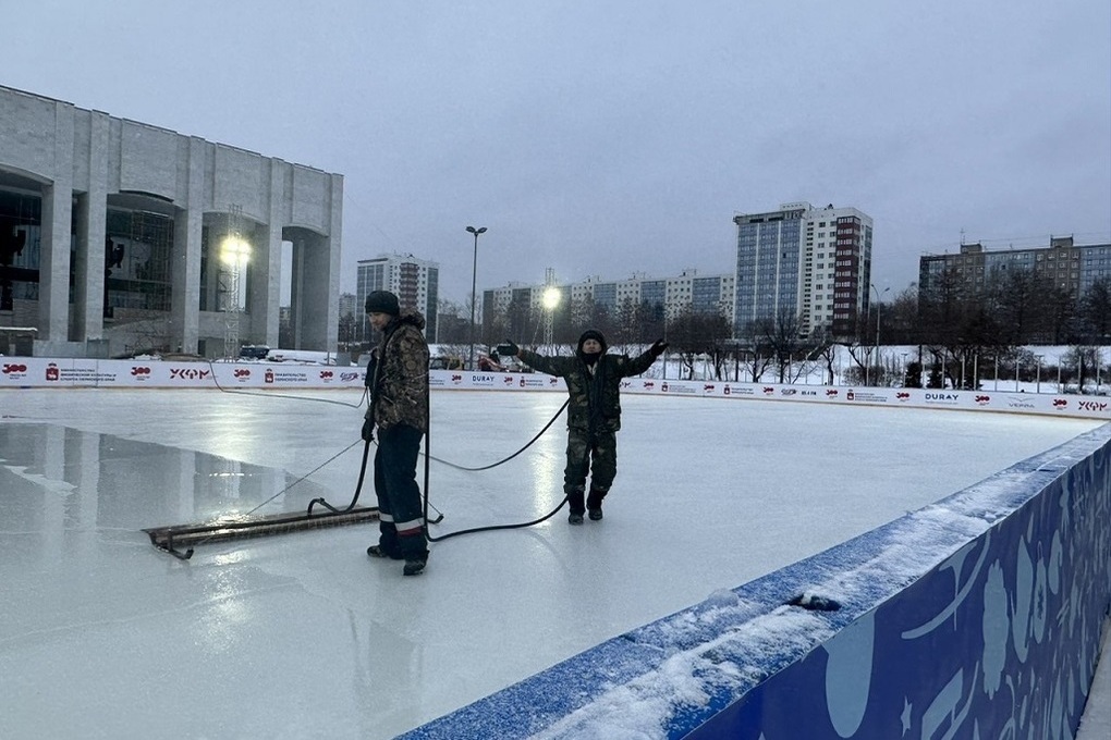 Каток на Байконурской ТРК