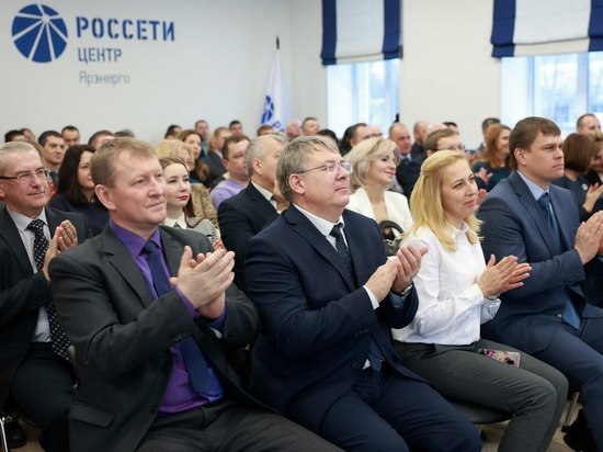 90 сотрудников «Ярэнерго» наградили в День энергетика