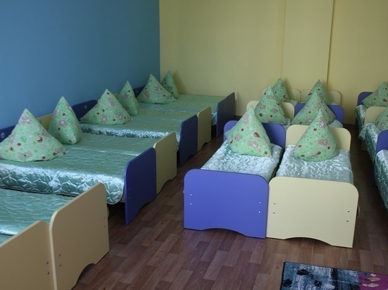 В Омске родителей просят срочно оплатить детские сады