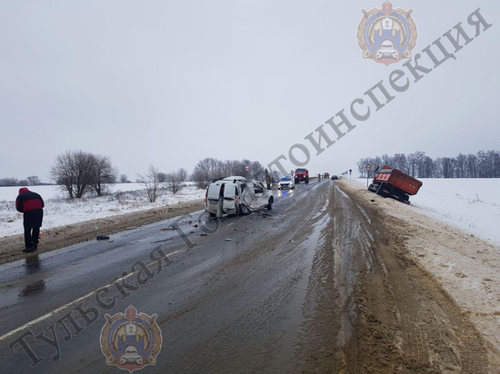 В тройном ДТП с грузовиком в Алексине пострадал 33-летний мужчина