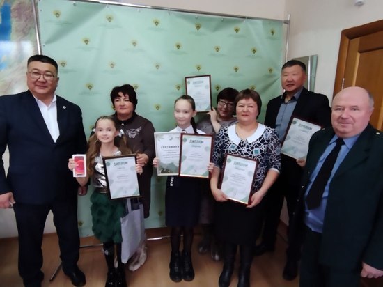 В Улан-Удэ наградили юных участниц международной премии Росприроднадзора