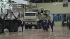Владимир Путин в Туле осматривает военную технику для СВО
