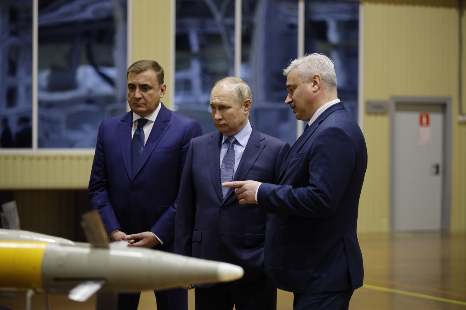 Владимир Путин в Туле на КБП - кадры посещения оборонного комплекса