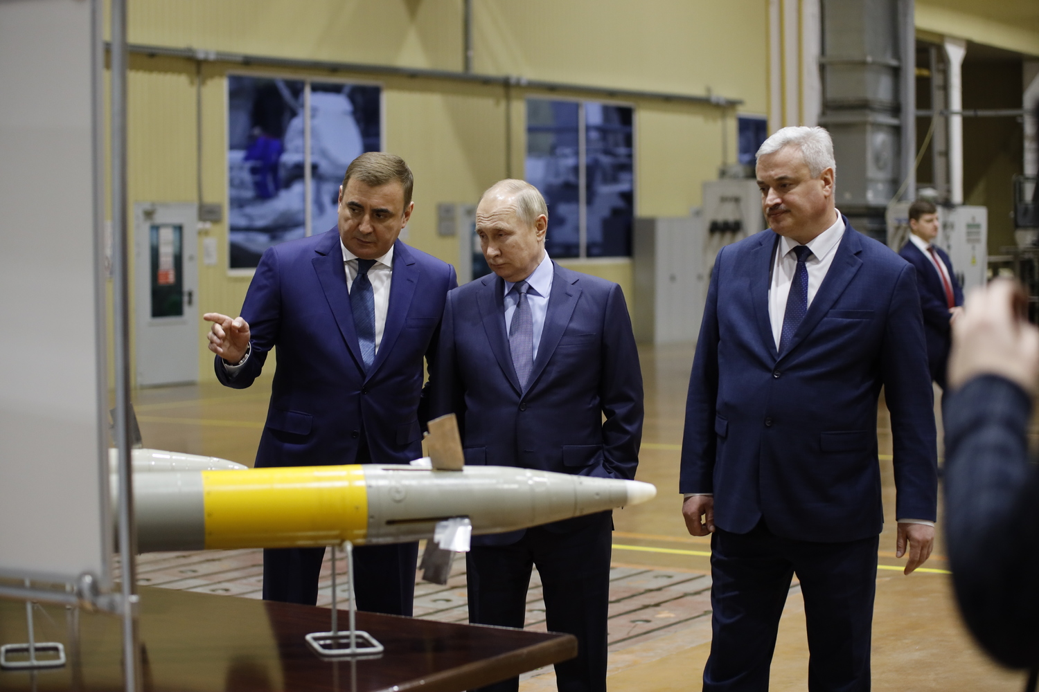 Владимир Путин в Туле на КБП - кадры посещения оборонного комплекса