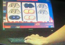 Сотрудники СУ СК России по Тульской области занимаются расследованием уголовного дела в отношении четырёх соучастников, обвиняемых в организации незаконного проведения азартных игр в Богородицке