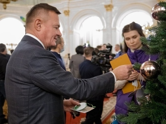 Роман Старовойт к Новому году подарит компьютер многодетной семье из Курского района