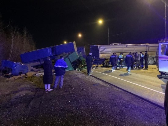 На Кубани в ДТП с тремя большегрузами погибли люди