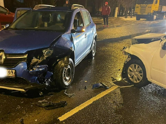 23-летний водитель устроил в Твери аварию на перекрестке