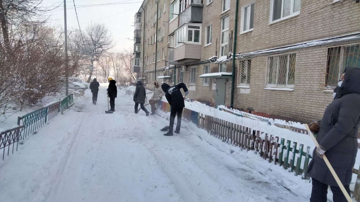 Снега с избытком получили жители Владивостока от мощного циклона
