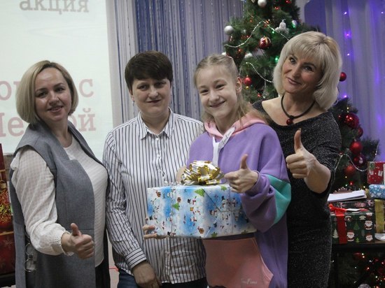 Порядка 70 волонтёров Серпухова вручили яркие подарки детям