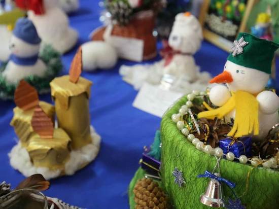 Какой скатертью накрыть новогодний стол в 2023 году: встречаем Черного Водяного Кролика