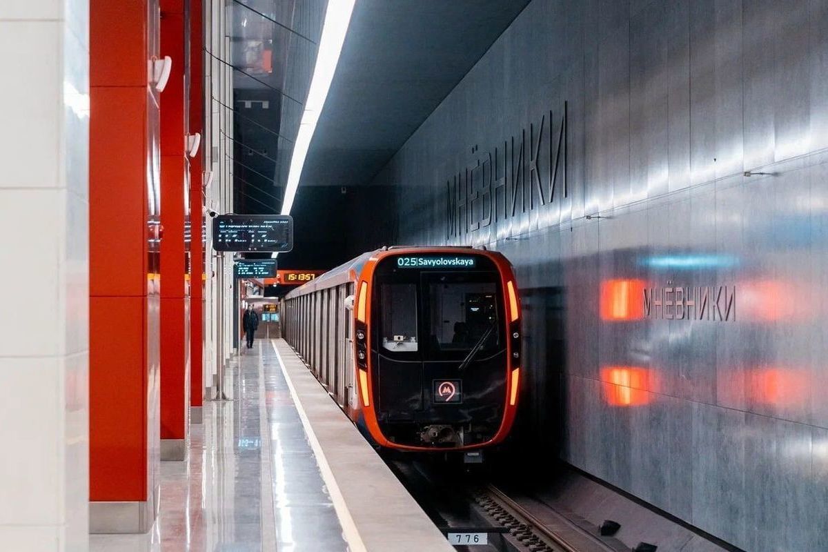 новогодний поезд в метро 2020