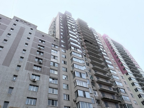 В Саратове из дома с видом на Волгу упал мужчина