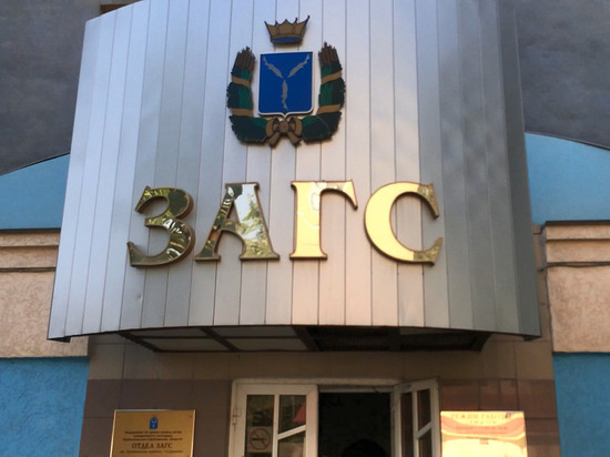 Сегодня в Саратове поженились 32 хитрые пары молодоженов