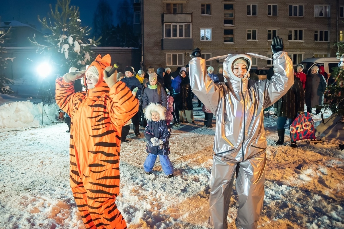 В Кирове показали пример бюджетного оформления городка на Театральной  площади - МК Киров