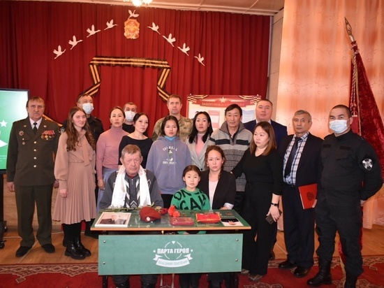 В одной из школ Тувы открылась парта Героя Владимира Шабалина