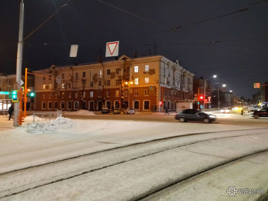 Заработали новые светофоры рядом с ЦУМом в Кемерове