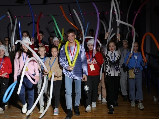 Глава Шурышкарского района устроил новогодний праздник для 100 талантливых детей