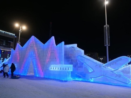 В Новом Уренгое открыли ледовую мини-копию нового пассажирского терминала аэропорта