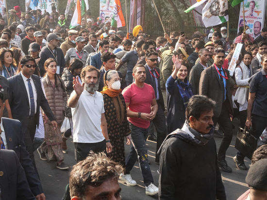 Внук Индиры Ганди собрал тысячи сторонников на марше в Нью-Дели